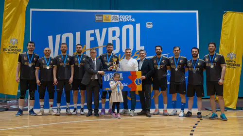 Konya Barosu, Voleybol Turnuvası'nda Meram'ı yenerek şampiyon oldu!
