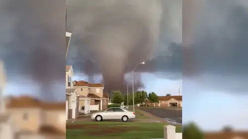 ABD'nin Oklahoma eyaletini hortum vurdu