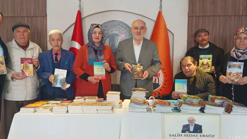 Salih Sedat Ersöz Selçukya’da kitaplarını imzaladı