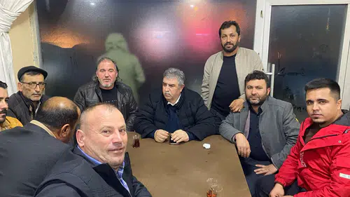 Konyalı Başkan mahalle sakinleriyle çay eşliğinde sohbet etti!