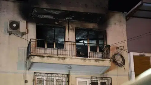 Evde çıkan yangında baba öldü, oğlu entübe edildi