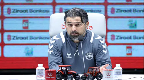 Konyaspor'da İlhan Palut galibiyetten mutlu: 'Camianın özlediği bir sonuç'