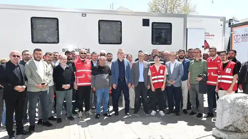 Konyalı Başkan, belediye çalışanlarıyla kan verdi!