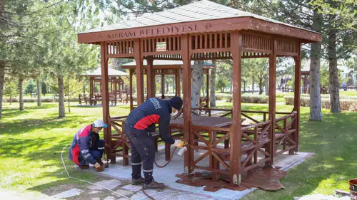 Meram’ın park ve yeşil alanlarında yaz hazırlığı