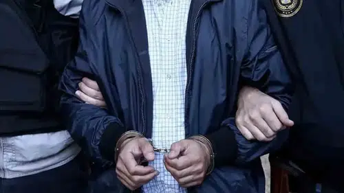 Konya'da kız öğrenci yurdunun çevresinde polisten kaçan şüpheli yakalandı