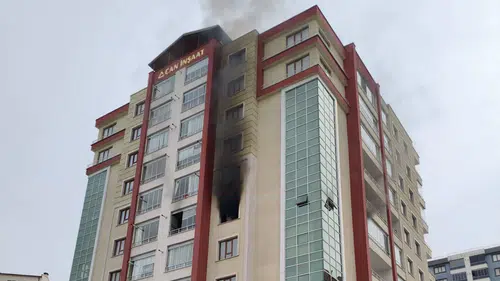Konya’da apartmanda yangın paniği
