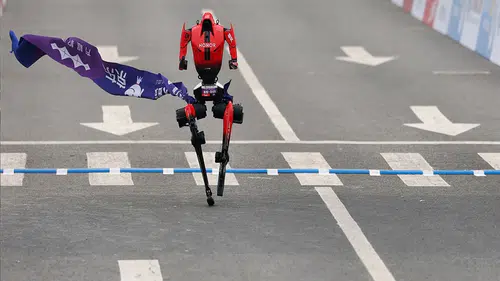 İnsansı robot yarı maratonda dünya rekorunu kırdı