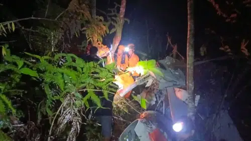 Endonezya'da helikopter kazasında 8 kişi hayatını kaybetti