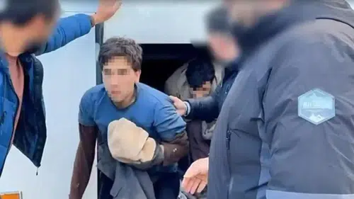 Otobüsün bagajında 53 kaçak göçmen yakalandı