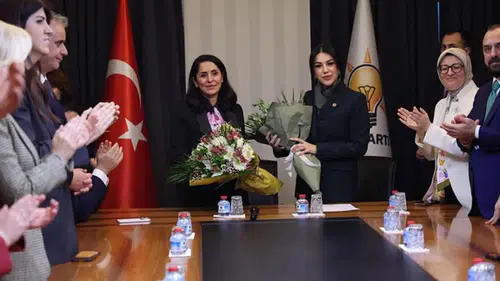 AK Parti’de Ayan yeni görevini devraldı