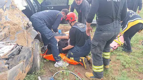 Konya’da otomobil şarampole devrildi: 2 yaralı