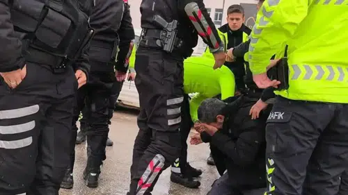 Ehliyetsiz motosiklet sürücüsüne biber gazıyla müdahale
