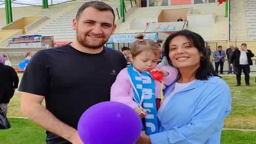 Konya'da 2 yaşındaki Umay kanseri yendi; balonlar onun için uçuruldu