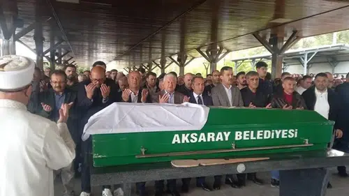 Yemek yaparken elbisesi tutuşup öldü