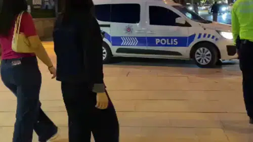 ATM’de unutulan 10 bin TL’yi polise teslim etti