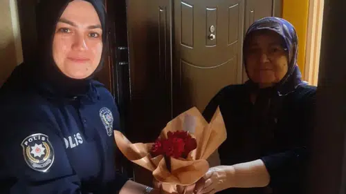 Konya'da şehit anneleri ve kadın polislere duygulandıran sürpriz!