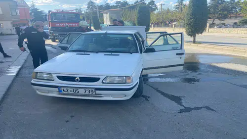 Park halindeki araçta çıkan yangında 1 kişi yaralandı