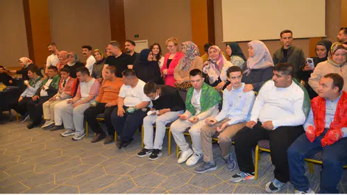 Özel eğitim okulu öğrencileri askerlik kınasında askerlik heyecanı yaşadı