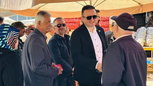 Konya Vekili Bektaş, Karaman'da vatandaşla görüştü