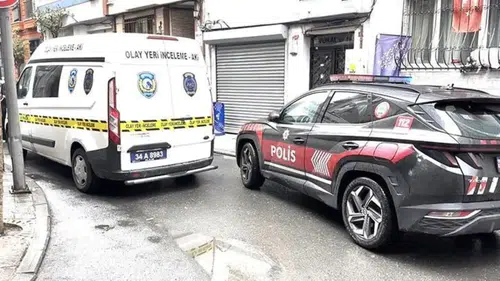 Eski sevgilisinin evini bastı