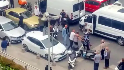 Yol verme tartışmasında kuryeyi dövdüler