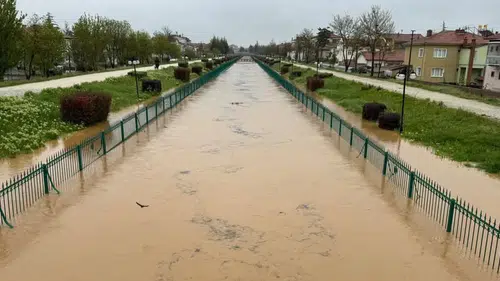 Konya'ya yağış bereketi: Dolan derelere müdehale ediliyor!
