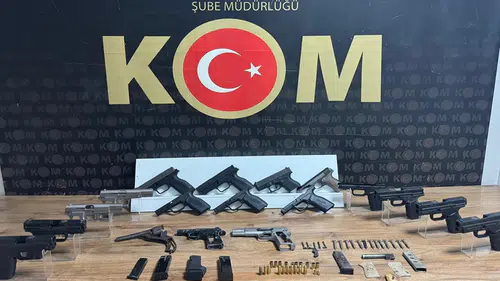 17 ruhsatsız tabanca ele geçirildi; 2 tutuklama