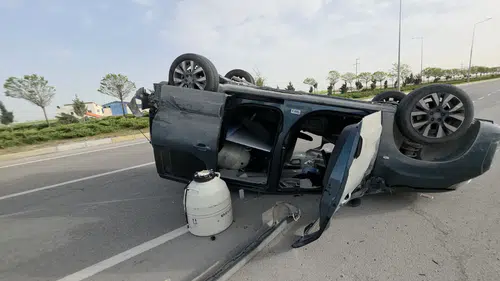Konya'da iki hafif ticari araç çarpıştı