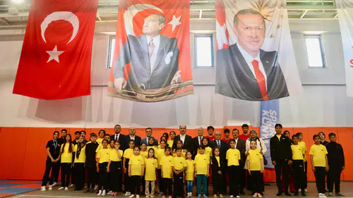 Başkan Altay’dan 3 bin öğrenciye büyük destek!