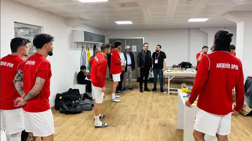Akşehir’de kritik maç! Protokol tribünde yerini aldı