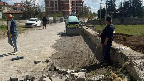 Kulu’da yol seferberliği! Parke taşı tamiratları aralıksız sürüyor