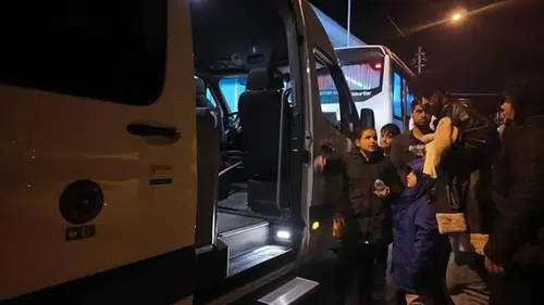 Göçmen botu yarı batık halde bulundu