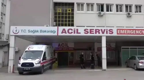 Parmağı musluk aynasına sıkışan çocuğu itfaiye kurtardı