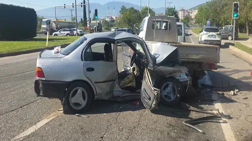 4 aracın karıştığı zincirleme kazada: 1 ölü, 4 yaralı