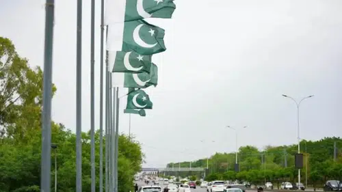 Pakistan'da intihar saldırısı: 12 polis hayatını kaybetti