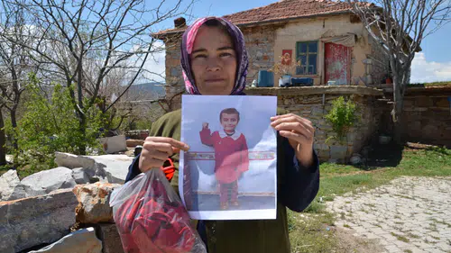 Anne 10 yıldır kayıp olan oğlundan gelecek haberi bekliyor