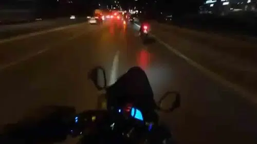 Sürüklenen otomobil bariyerlere çarparak durabildi
