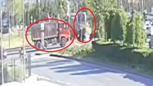 Kamyon ile tramvay çarpıştı; 5 yaralı