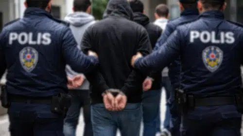 FETÖ'den aranan ihraç polis yakalandı