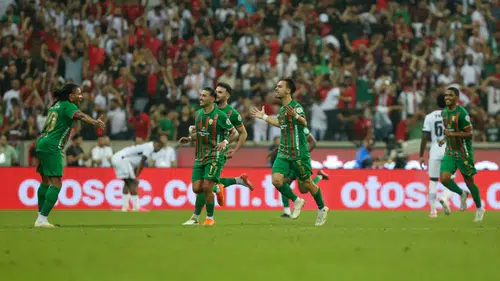 Beşiktaş’a Diyarbakır’da soğuk duş! Amedspor liderliğe yükseldi