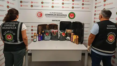 Uyuşturucuyu valizlerde ve kıyafetlere emdirerek getirdiler!