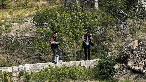 Babasının kucağındaydı! Üzerine kaya parçaları düşünce ağır yaralandı