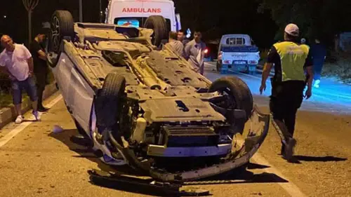Kamyonetle otomobil çarpıştı: 2 yaralı