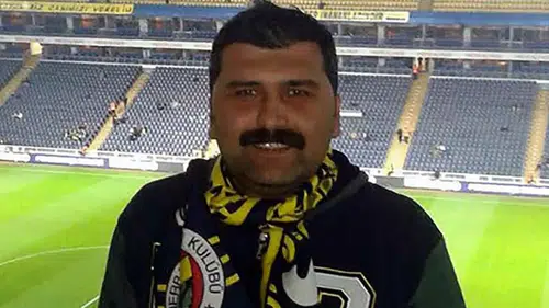 Oğluyla ilk kez maça gitmişti… Derbide hayatını kaybetti