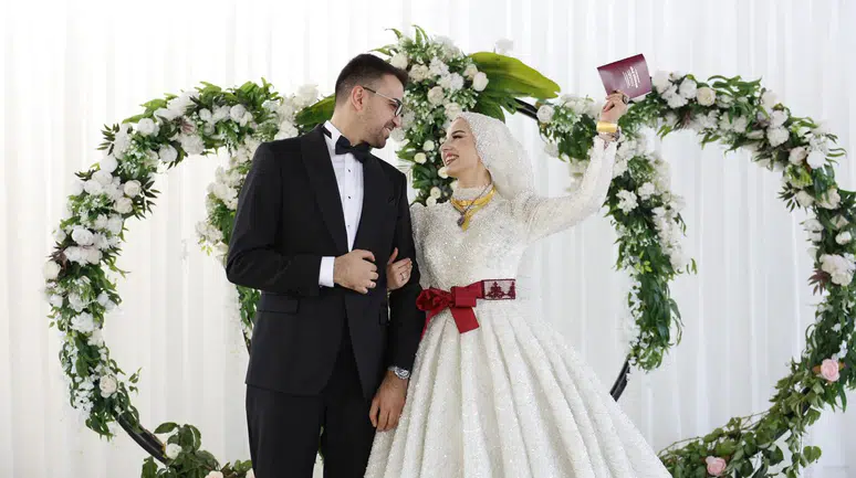 Ayşe ve Fatih muhteşem düğünle dünyaevine girdi