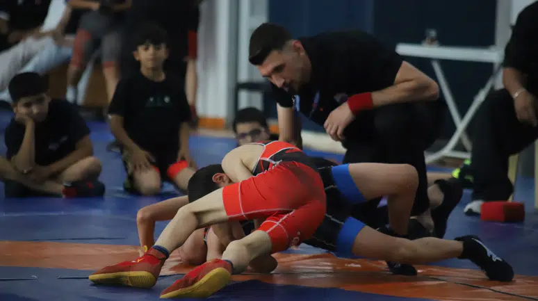 Karatay Spor ve Kongre Merkezi’nde minder alev alev! İl Birinciliği kıyasıya geçiyor