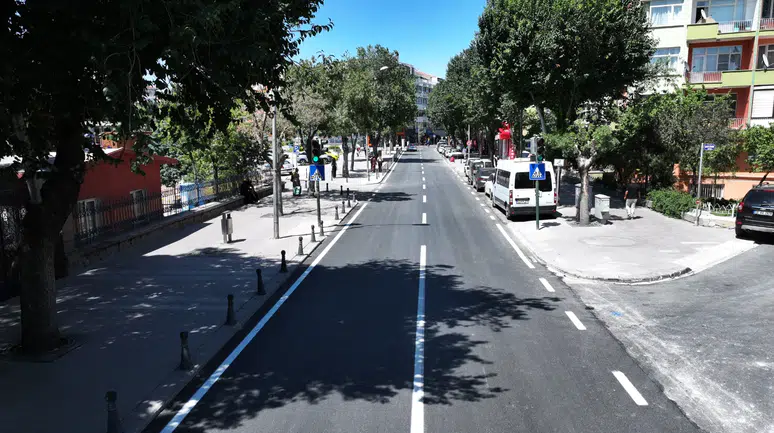 Atatürk Caddesi'nde asfalt yenileme çalışması yapıldı