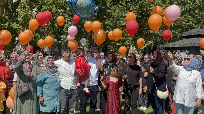 Konya'da kanseri yenen Meryem Sena için balonlar uçuruldu