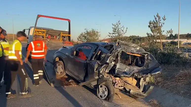 TIR, hafif ticari araca çarptı