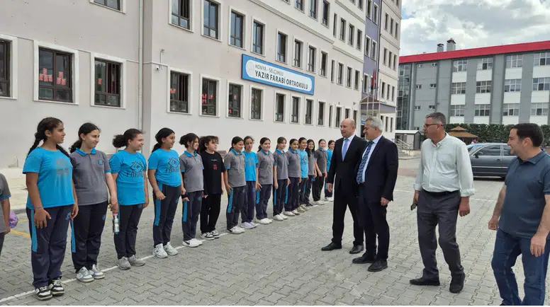 Konya İl Milli Eğitim Müdürü Yiğit, okullardaki çalışmaları yerinde inceliyor